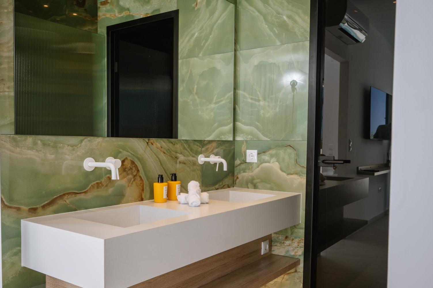 Sardines Luxury Suites Херсонісос Екстер'єр фото